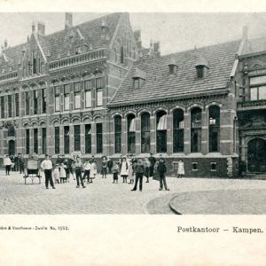 Het gebouw aan de Oudestaat werd omstreeks 1903 als postkantoor in gebruik genomen.