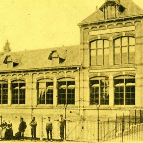 Openbare lagere school met raadkamer te Grafhorst Openbare lagere school met raadkamer te Grafhorst