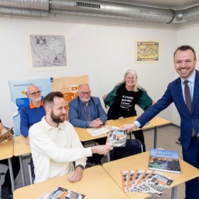 Kamper jeugd op pad met stadswandeling 