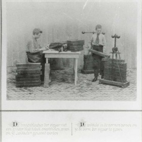 Veel Kampenaren waren in de tabaks- en sigarenindustrie werkzaam. In de periode van grofweg 1870 tot 1940 Veel Kampenaren waren in de tabaks- en sigarenindustrie werkzaam. In de periode van grofweg 1870 tot 1940